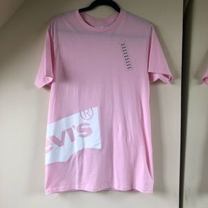 NWT Levi’s Pink Size Medium T-Shirt